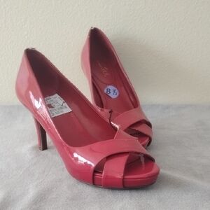 D- NWT Studio Paolo Glossy Red Heels